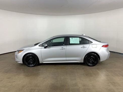 Used 2022 Toyota Corolla LE image 14