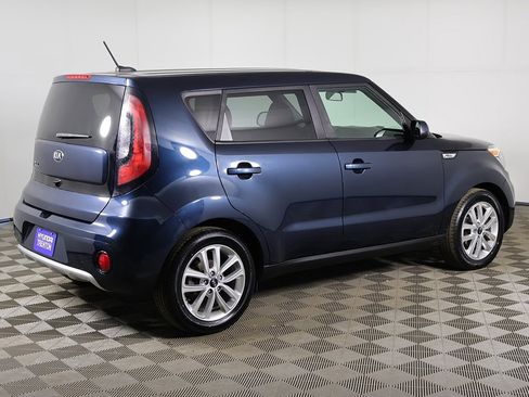 Used 2017 Kia Soul + image 7