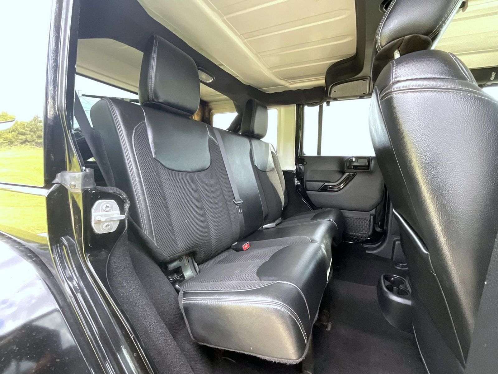 Used 2017 Jeep Wrangler Unlimited Sahara AWD/4WD image 20