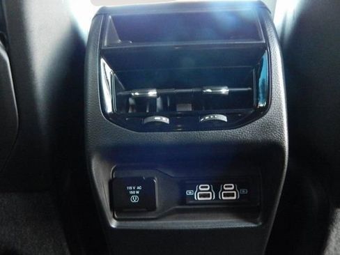 Used 2024 Jeep Grand Cherokee Altitude AWD/4WD image 13