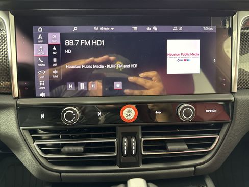 Certified 2025 Porsche Macan Turbo image 18