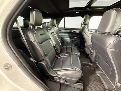 Used 2024 Ford Explorer ST w/ Technology Package image 28