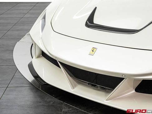 Used 2021 Ferrari F8 Tributo RWD image 15