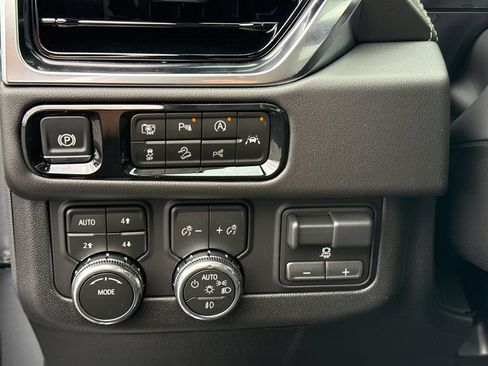 New 2026 GMC Yukon Elevation w/ Elevation Premium Package AWD/4WD image 18