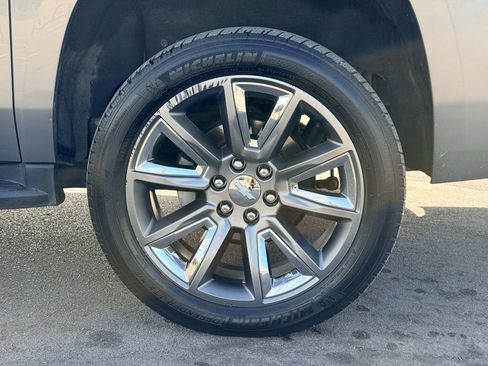 Used 2017 Chevrolet Suburban LT w/ Luxury Package image 29