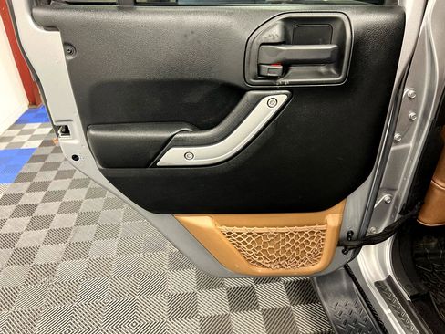 Used 2017 Jeep Wrangler Unlimited Sahara w/ Connectivity Group image 9