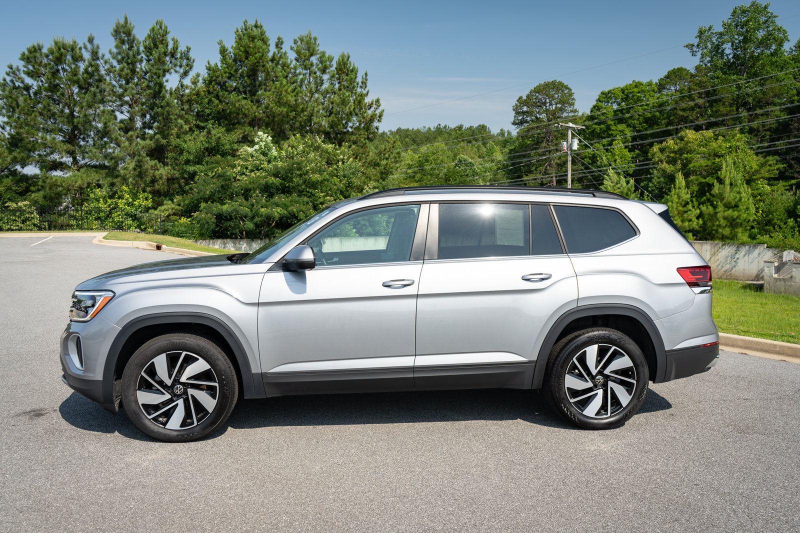 Used 2026 Volkswagen Atlas SE FWD image 5