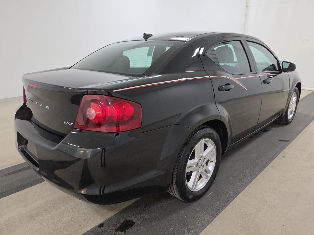 Used 2013 Dodge Avenger SXT FWD image 6