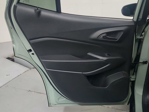 Used 2024 Chevrolet Trax RS w/ Sunroof Package FWD image 23