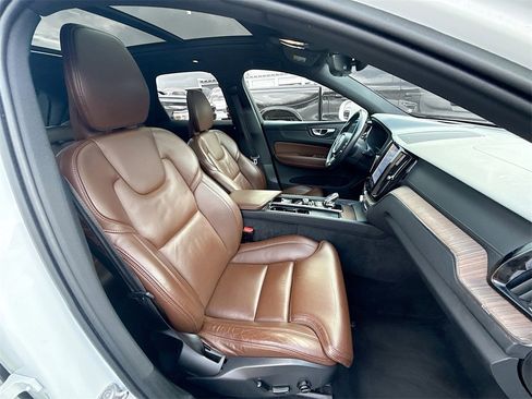 Used 2022 Volvo XC60 B5 Inscription w/ Advanced Package image 32