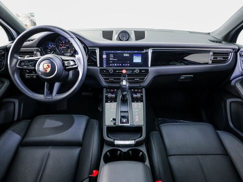 Certified 2025 Porsche Macan AWD/4WD image 25