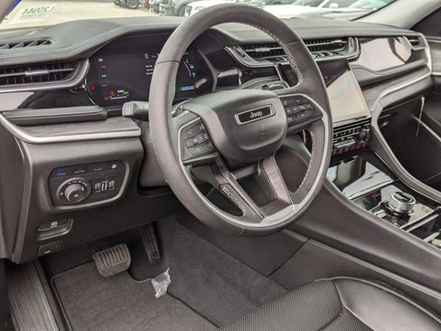 Used 2022 Jeep Grand Cherokee Limited 4xe w/ Luxury Tech Group II AWD/4WD image 4