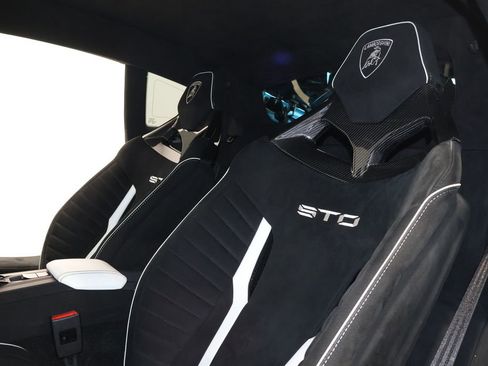 Used 2021 Lamborghini Huracan STO image 22