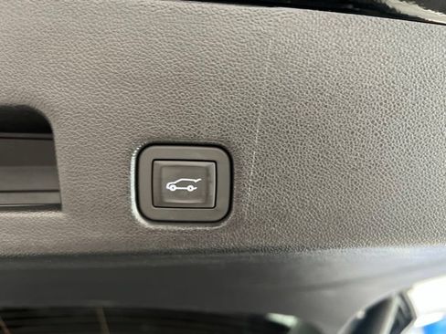 Used 2025 Buick Enclave Sport Touring FWD image 9