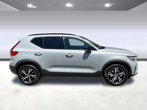 New 2026 Volvo XC40 B5 Core w/ Climate Package AWD/4WD image 8