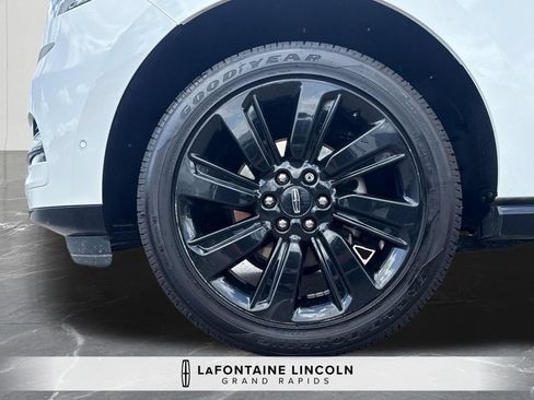 Certified 2023 Lincoln Navigator Reserve AWD/4WD image 33