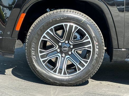 New 2026 Jeep Grand Wagoneer L 2WD image 24