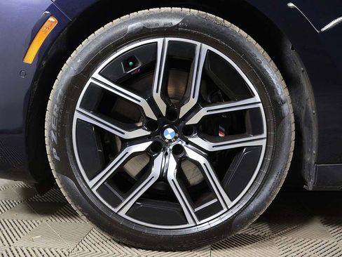 Used 2023 BMW 760i xDrive w/ Executive Package image 24