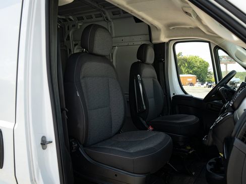 Used 2025 RAM ProMaster 2500 w/ Convenience Group FWD image 19