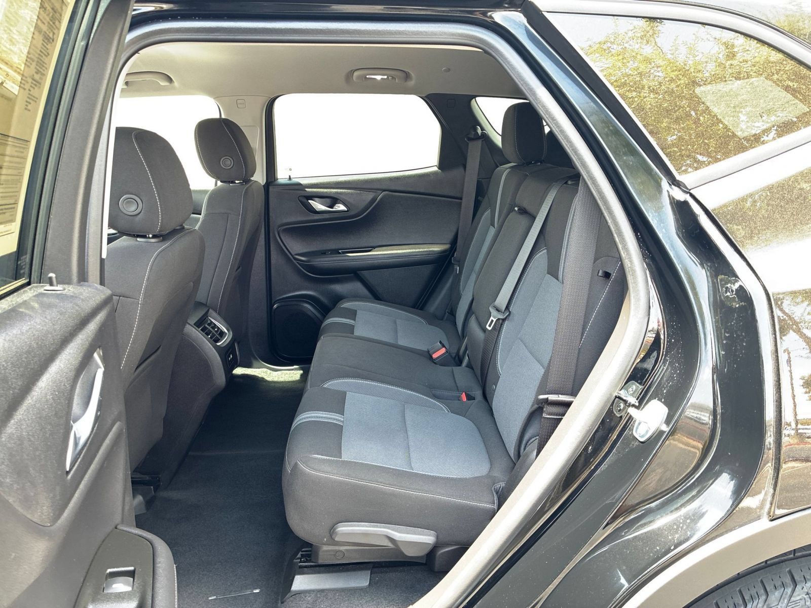 Used 2025 Chevrolet Blazer LT FWD image 26