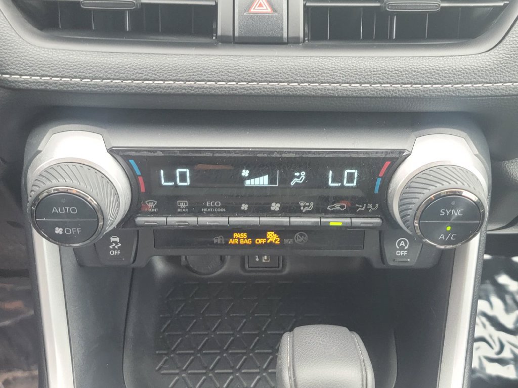 Used 2025 Toyota RAV4 XLE AWD/4WD image 26