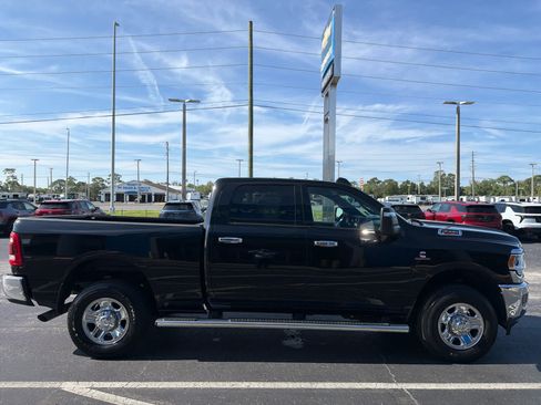 Used 2024 RAM 3500 Tradesman w/ Chrome Appearance Group AWD/4WD image 7