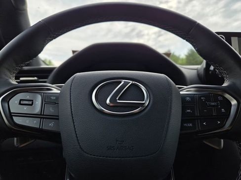 Used 2025 Lexus LX 700h Overtrail AWD/4WD image 33
