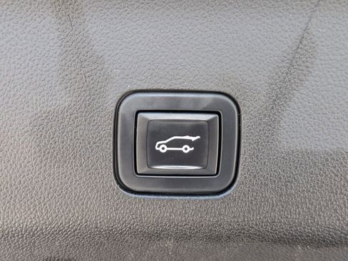 Used 2022 Chevrolet Suburban RST w/ Sport Performance Package image 14