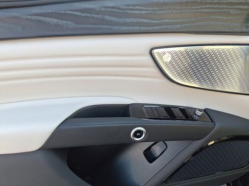 Certified 2024 Maserati Grecale GT image 12