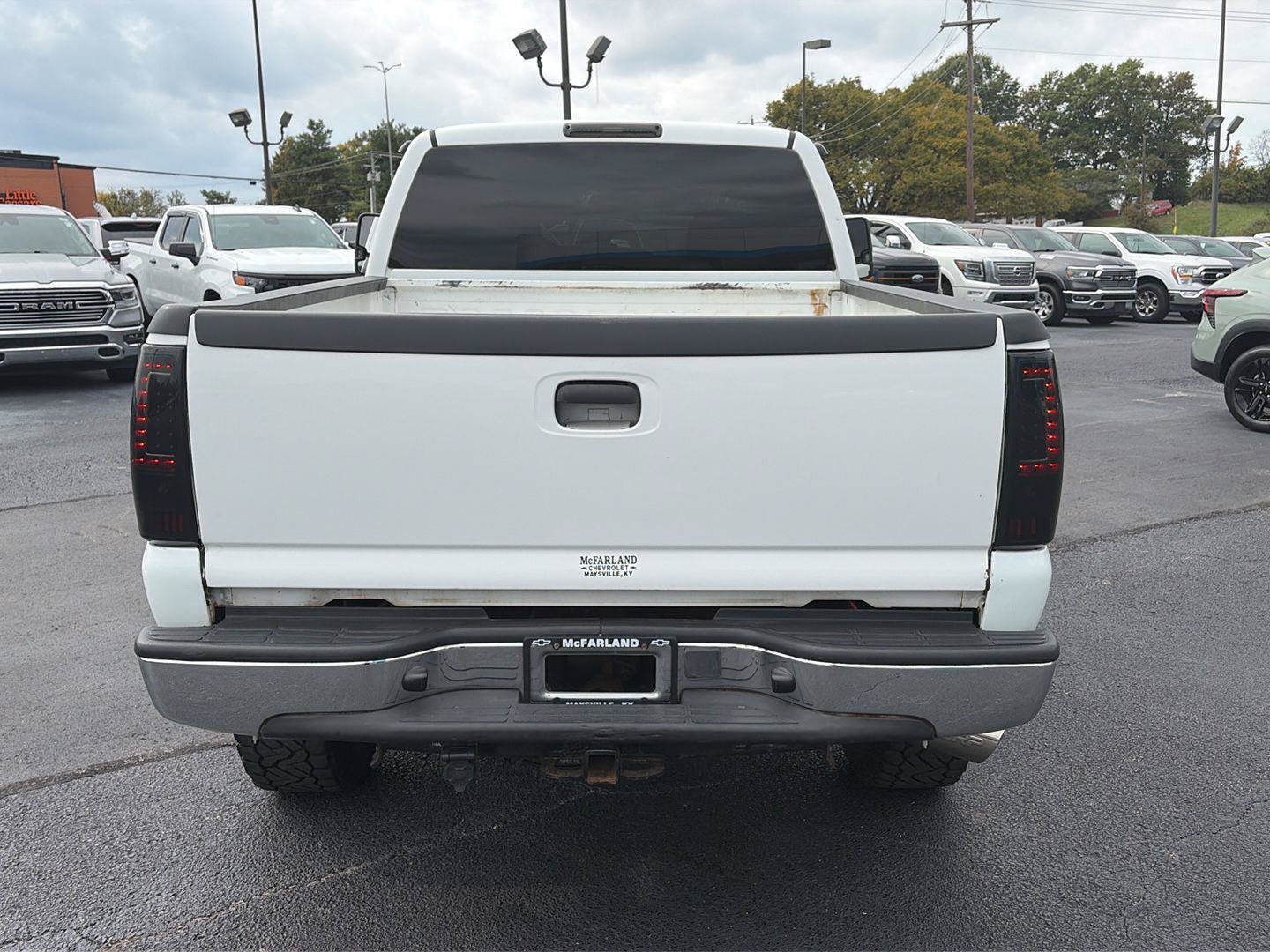Used 2004 Chevrolet Silverado 2500 W/T w/ Heavy-Duty Power Package AWD/4WD image 4