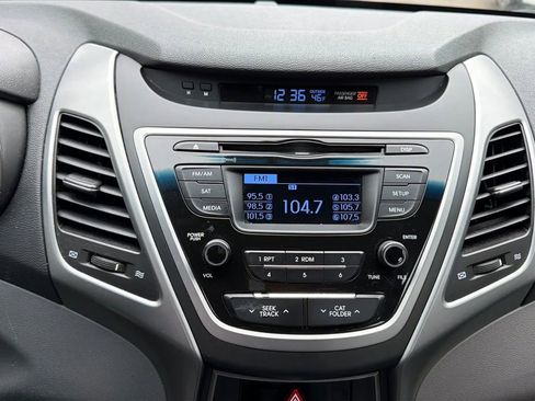 Used 2015 Hyundai Elantra SE image 13