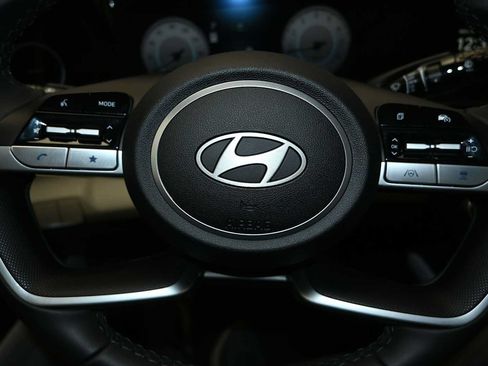 Used 2025 Hyundai Elantra Limited FWD image 13