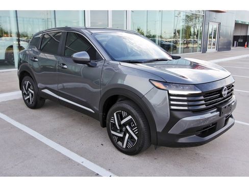 Certified 2025 Nissan Kicks SV image 9