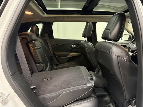 Used 2017 Jeep Cherokee Limited image 18