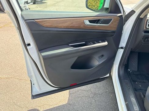 Used 2024 Volkswagen Atlas SE image 13