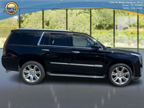 Used 2017 Cadillac Escalade Luxury AWD/4WD image 11