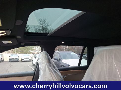 New 2026 Volvo XC90 B6 Plus w/ Protection Package Premier image 11