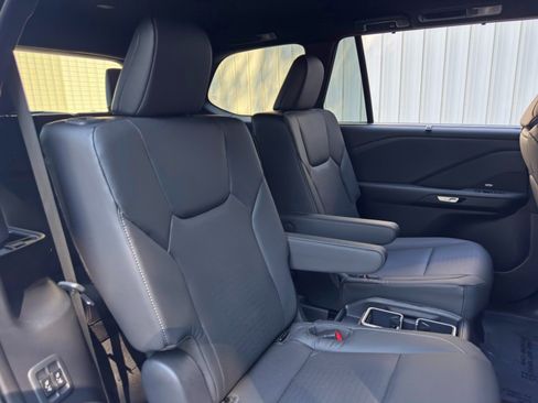 Used 2025 Lexus TX 500h AWD w/ Technology Package image 38