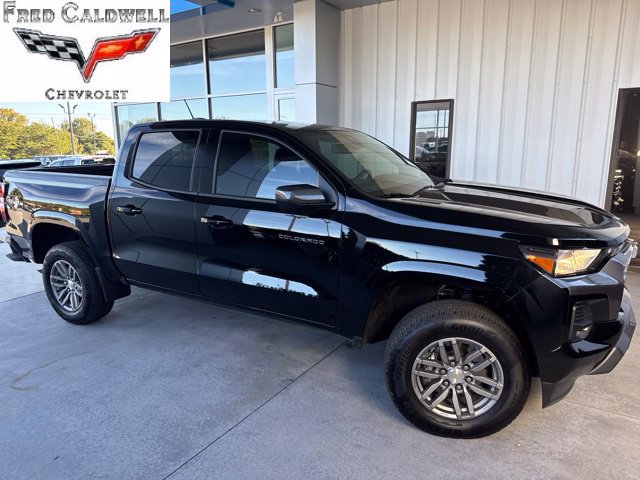 Used 2024 Chevrolet Colorado LT w/ LT Convenience Package II AWD/4WD image 3