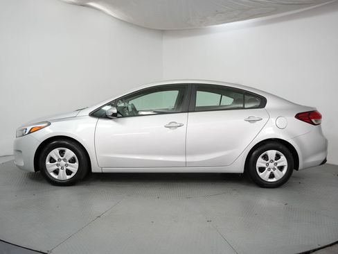 Used 2018 Kia Forte LX w/ LX Popular Package image 4