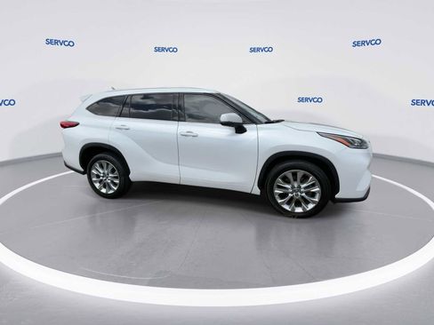Used 2022 Toyota Highlander Limited FWD image 9