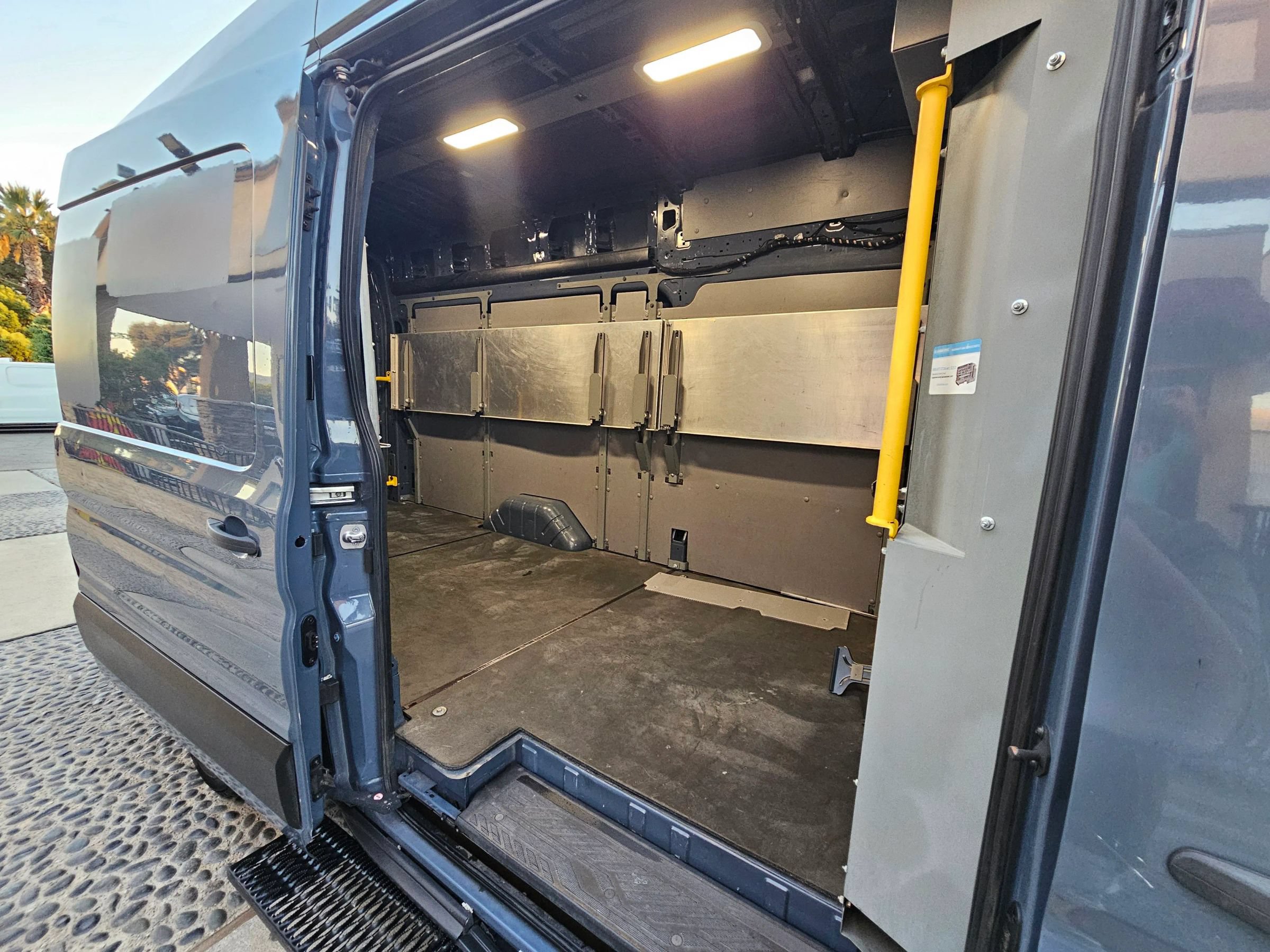 Used 2020 Ford Transit 250 148 High Roof Extended RWD image 18