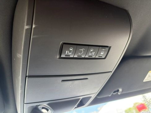 Used 2015 Chrysler Town & Country S FWD image 26