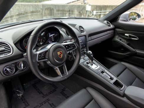 Certified 2024 Porsche 718 Boxster image 4