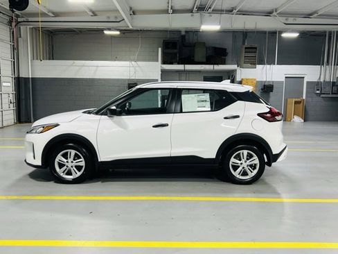 New 2025 Nissan Kicks Play S image 12