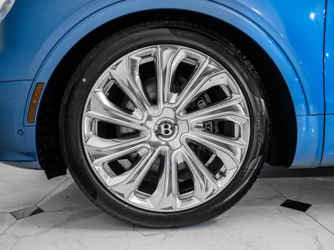 Used 2025 Bentley Bentayga Extended Wheelbase image 6