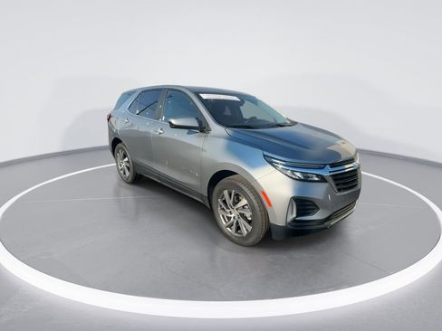 Used 2024 Chevrolet Equinox LT image 2