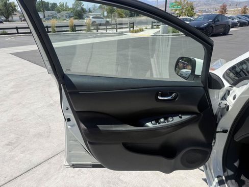 Used 2015 Nissan Leaf S w/ Charge Package FWD image 11