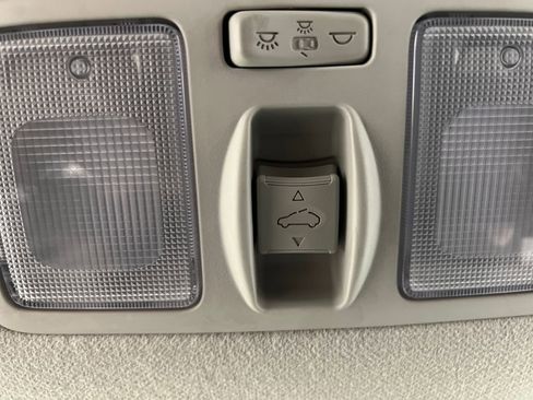 Used 2025 Hyundai Venue SEL FWD image 53