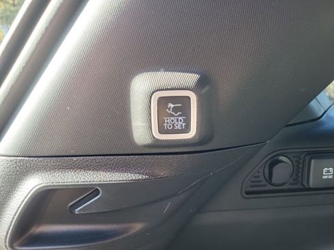 Used 2025 Jeep Grand Cherokee Limited w/ Luxury Tech Group II image 36